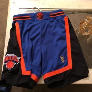 knicks throwback shorts